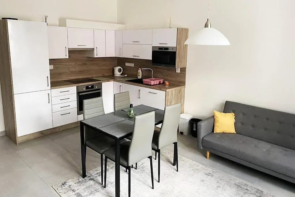 Spacious 2Br Apartment 6Min From Prague Castle!